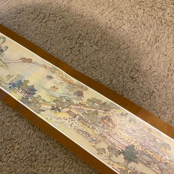 Elegant Brown Scroll with Intricate Design - Picture 9 of 13